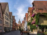 In der Galgengasse mit dem Weißen Turm - Rothenburg o.d.T.
